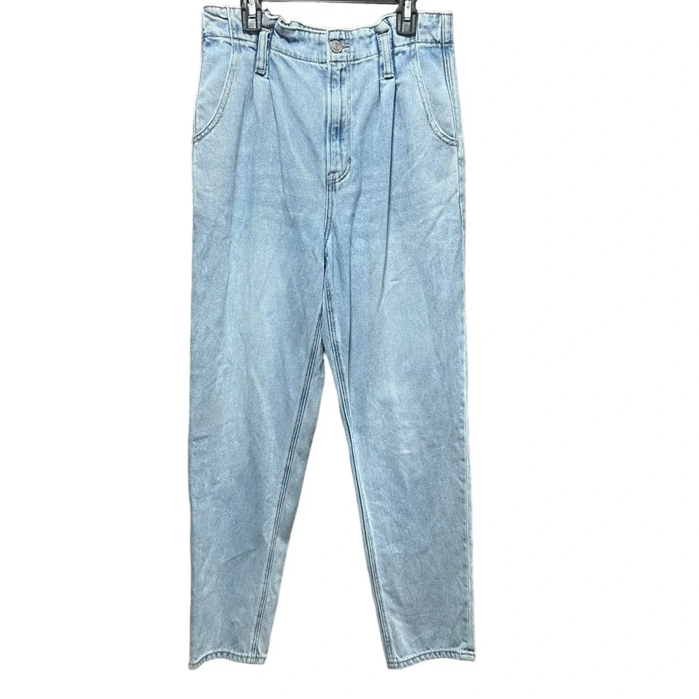American Eagle Highest Waist Mom Jean in blue Heaven Size 4